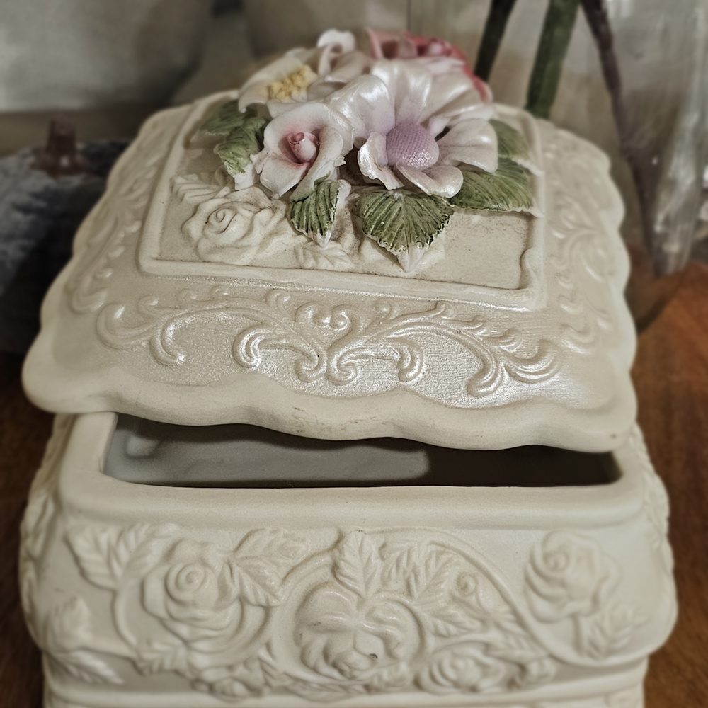 Floral Embossed Ceramic Box - Picture 2 of 3